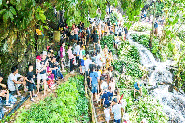 Du lịch Hang Phượng Hoàng có gì hay?