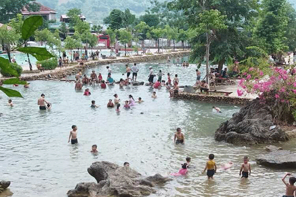 Hang Phượng Hoàng có gì mà độc đáo vậy?