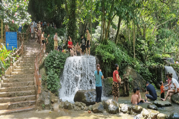 Hang Phượng Hoàng đầy dự lôi cuốn kỳ bí