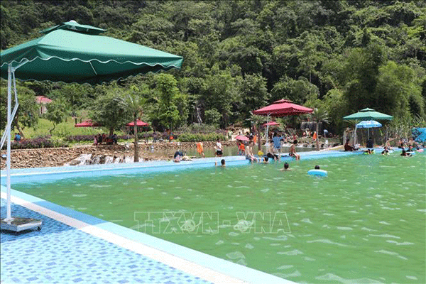 Đến hang Phượng Hoàng giải nhiệt mùa hè