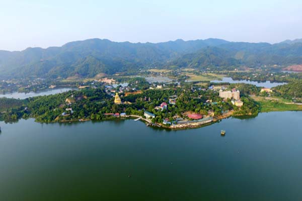 Vãn cảnh hồ Núi Cốc những ngày Xuân