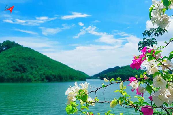 Đa số thường nhớ đến khu du lịch nổi tiếng hồ Núi Cốc